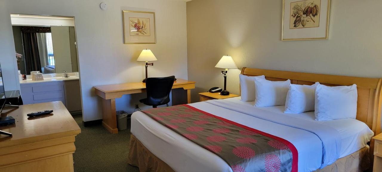 Ramada By Wyndham & Suites Warner Robins Eksteriør billede