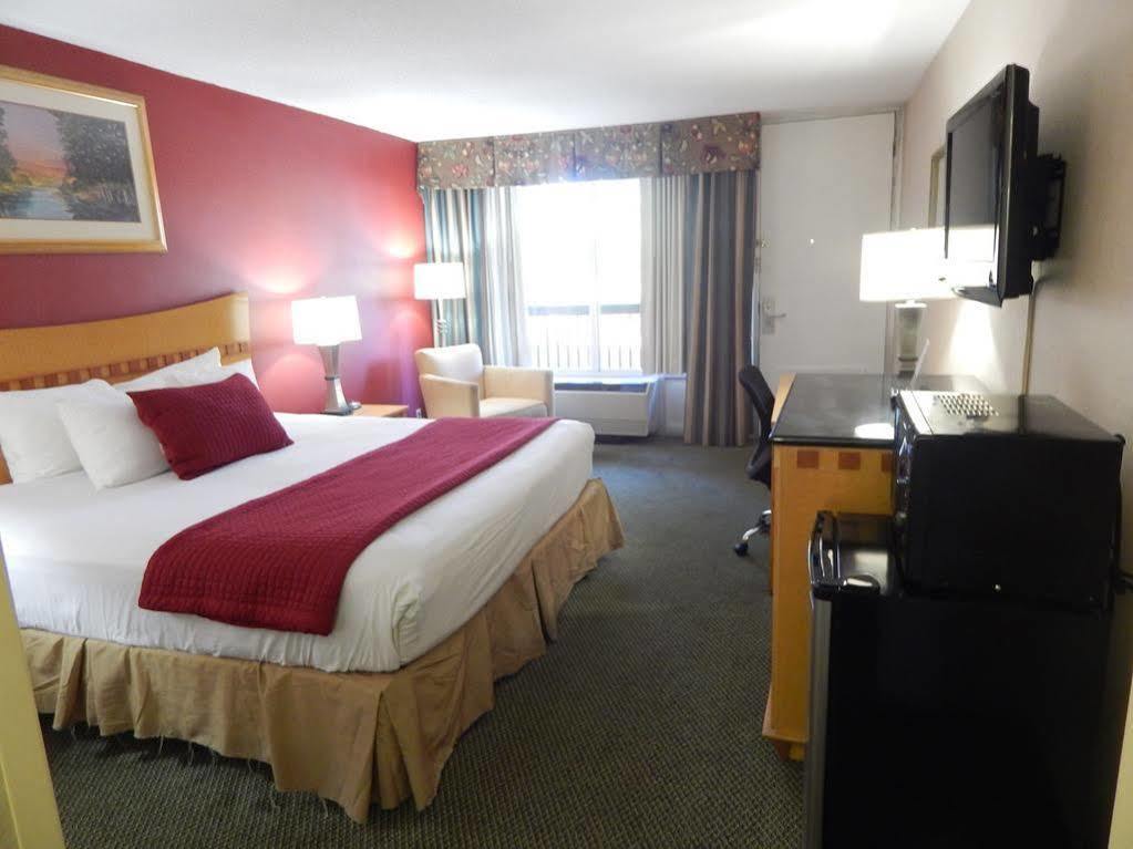 Ramada By Wyndham & Suites Warner Robins Eksteriør billede