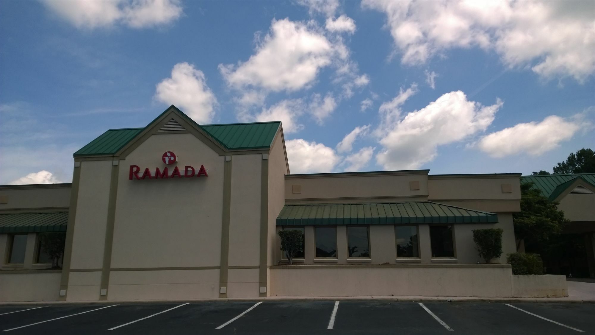 Ramada By Wyndham & Suites Warner Robins Eksteriør billede